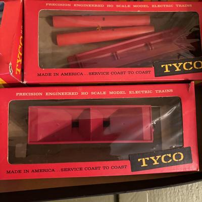 LOT 75: KF Industries Power Pack & Tyco HO Train Set Manufactured by Mantua Metal Products, Woodbury Heights, NJ