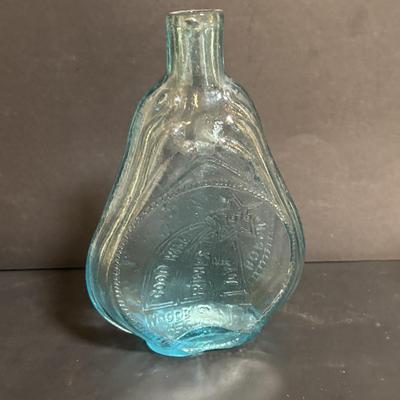 LOT 81:Woodbury Heights & Pitman Commemorative Bottles, Fort Mercer, National Park Ashtray, Philadelphia Masonic Temple Plate, The...