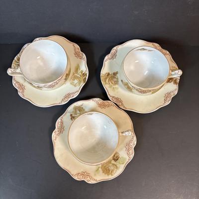 LOT 86: Anitque Ohme "Old ivory" Silesia Teacups, Saucers, Dessert Plates & More