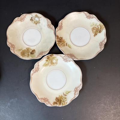 LOT 86: Anitque Ohme "Old ivory" Silesia Teacups, Saucers, Dessert Plates & More