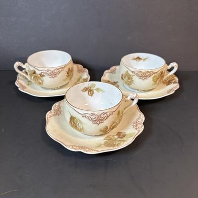 LOT 86: Anitque Ohme "Old ivory" Silesia Teacups, Saucers, Dessert Plates & More