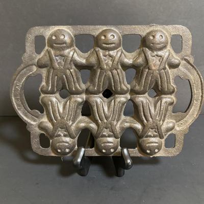 LOT 88: Griswold Cast Iron Pan, Cast Iron Corn & Gingerbread Man Baking Molds, Small Cast Iron Fry Pan & Tin Muffin Pan