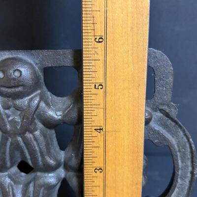 LOT 88: Griswold Cast Iron Pan, Cast Iron Corn & Gingerbread Man Baking Molds, Small Cast Iron Fry Pan & Tin Muffin Pan