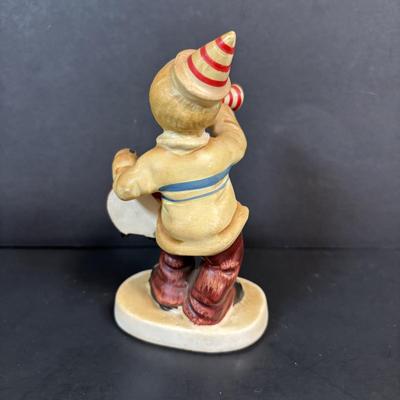 LOT 97: Lefton Collection: November, December January Figures & Turkey Salt/Pepper Shakers
