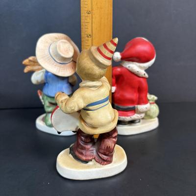 LOT 97: Lefton Collection: November, December January Figures & Turkey Salt/Pepper Shakers