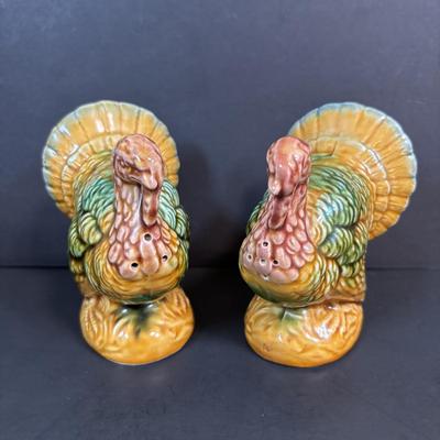 LOT 97: Lefton Collection: November, December January Figures & Turkey Salt/Pepper Shakers