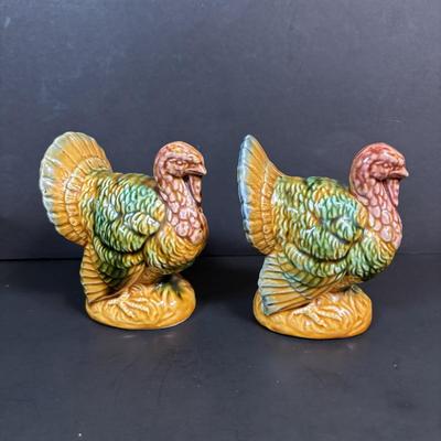 LOT 97: Lefton Collection: November, December January Figures & Turkey Salt/Pepper Shakers