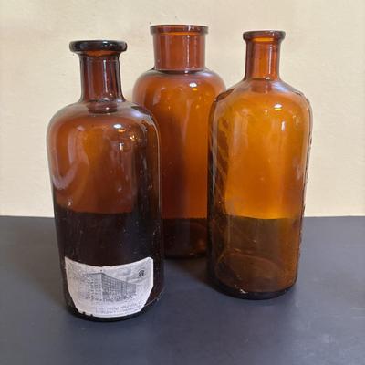 LOT 103: Vintage Brown & Clear Bottle Collection