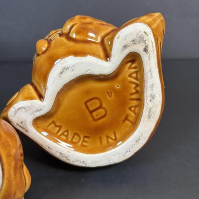 LOT 105: Vintage Kitchen: Mrs. Butterworth Syrup Bottle, Kitchen Prayer Plate, Tins, Atlas Canning Jar & Ceramic Bear Honey Pot