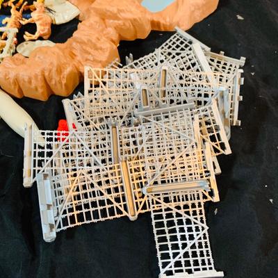 LOT 248: Vintage Daktari Jungle Play Set Based on the 1967 TV Show by Marx Includes Animals, Toy Soldiers, Trees Hut Fence and Much More