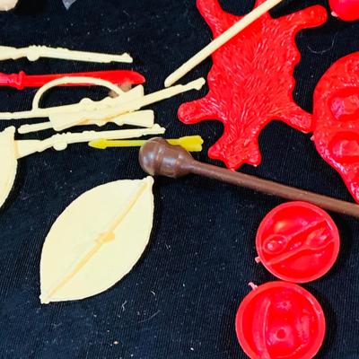 LOT 248: Vintage Daktari Jungle Play Set Based on the 1967 TV Show by Marx Includes Animals, Toy Soldiers, Trees Hut Fence and Much More