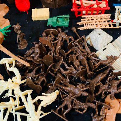 LOT 248: Vintage Daktari Jungle Play Set Based on the 1967 TV Show by Marx Includes Animals, Toy Soldiers, Trees Hut Fence and Much More