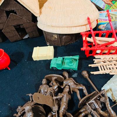 LOT 248: Vintage Daktari Jungle Play Set Based on the 1967 TV Show by Marx Includes Animals, Toy Soldiers, Trees Hut Fence and Much More
