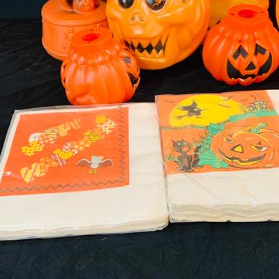 LOT 249: Collection of Vintage Halloween Decorations Including Plastic Blow Mold Jack-0-Lanterns with Cats and Much More