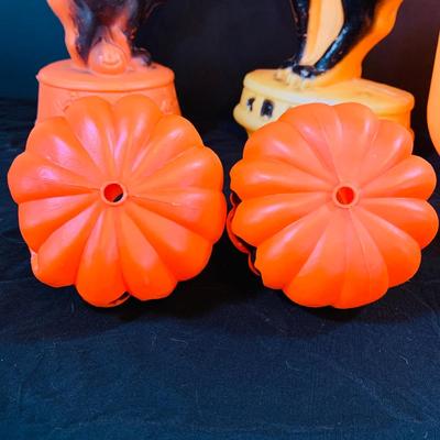 LOT 249: Collection of Vintage Halloween Decorations Including Plastic Blow Mold Jack-0-Lanterns with Cats and Much More