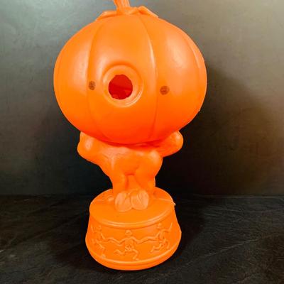 LOT 249: Collection of Vintage Halloween Decorations Including Plastic Blow Mold Jack-0-Lanterns with Cats and Much More