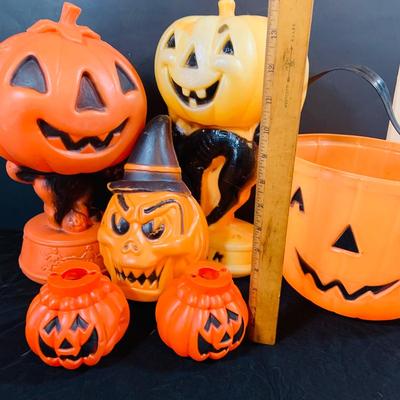 LOT 249: Collection of Vintage Halloween Decorations Including Plastic Blow Mold Jack-0-Lanterns with Cats and Much More