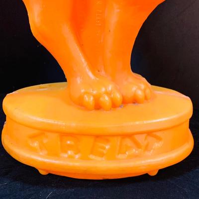 LOT 249: Collection of Vintage Halloween Decorations Including Plastic Blow Mold Jack-0-Lanterns with Cats and Much More