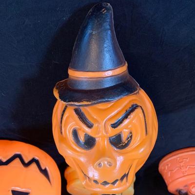 LOT 249: Collection of Vintage Halloween Decorations Including Plastic Blow Mold Jack-0-Lanterns with Cats and Much More
