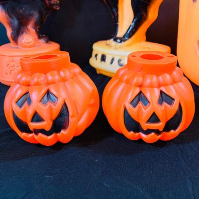 LOT 249: Collection of Vintage Halloween Decorations Including Plastic Blow Mold Jack-0-Lanterns with Cats and Much More