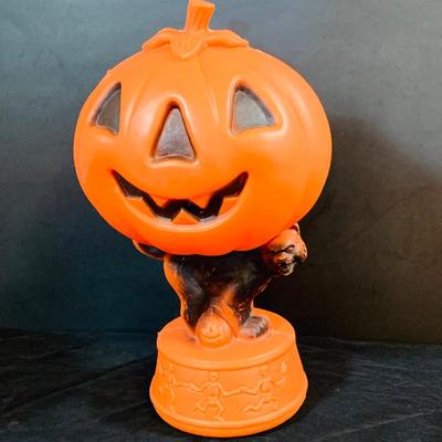 LOT 249: Collection of Vintage Halloween Decorations Including Plastic Blow Mold Jack-0-Lanterns with Cats and Much More