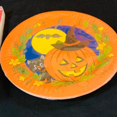 LOT 249: Collection of Vintage Halloween Decorations Including Plastic Blow Mold Jack-0-Lanterns with Cats and Much More