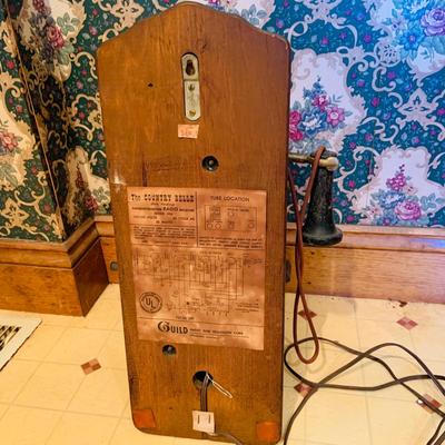 LOT257: The Country Belle Telephone Shaped Superheterodyne Tube Radio Receiver Model 556