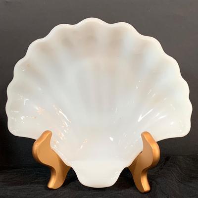 LOT 264: Selection of Milk Glass Bowls, Dishes Cups and Compote