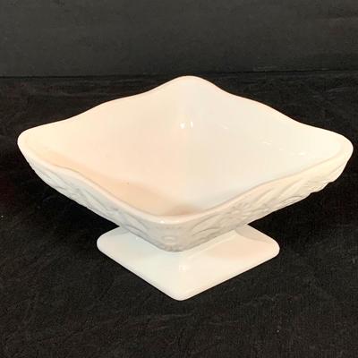 LOT 264: Selection of Milk Glass Bowls, Dishes Cups and Compote