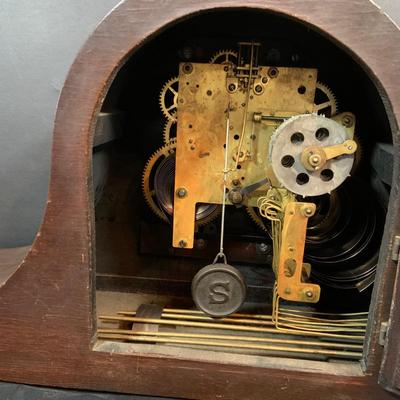 LOT 272: Antique Sessions Westminster Chimes Mantle Clock