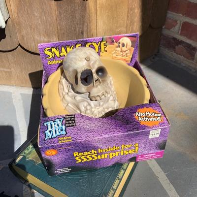 LOT 273: Collection of Halloween Indoor and Outdoor Decorations