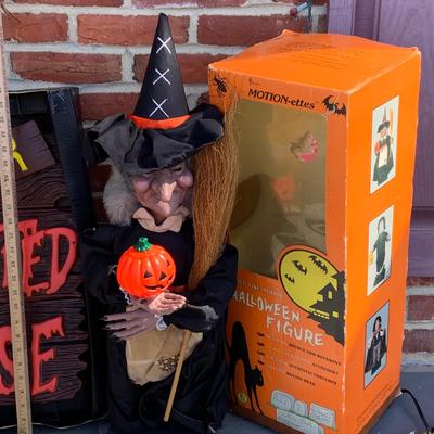 LOT 273: Collection of Halloween Indoor and Outdoor Decorations