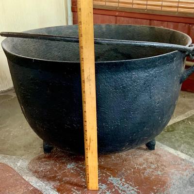 LOT277: Large Cast Iron Cauldron