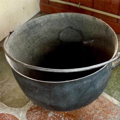 LOT277: Large Cast Iron Cauldron