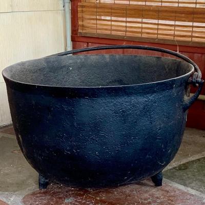 LOT277: Large Cast Iron Cauldron