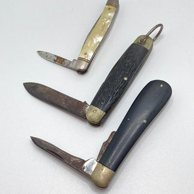 LOT 321: Collection of Vintage Pocket Knives - Ambassador USA, Camillus, Kabar and More