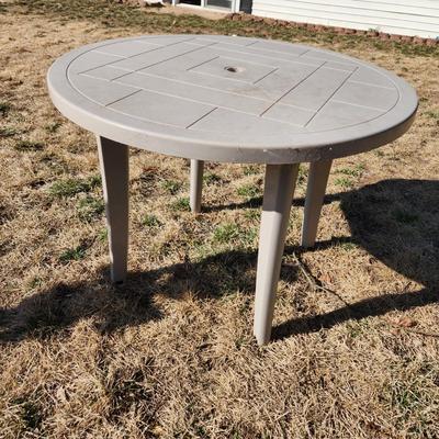 39" Round Hard Plastic Table Removable Legs
