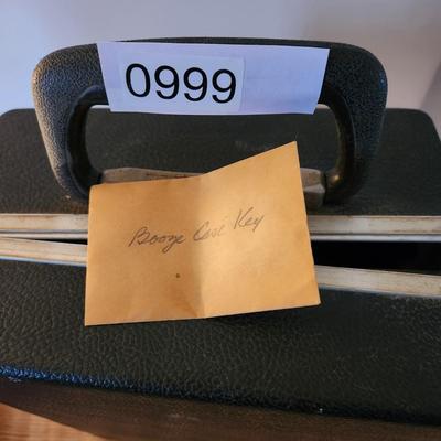 Vintage Traveling Picnic Bar Barware Carrycase w Key