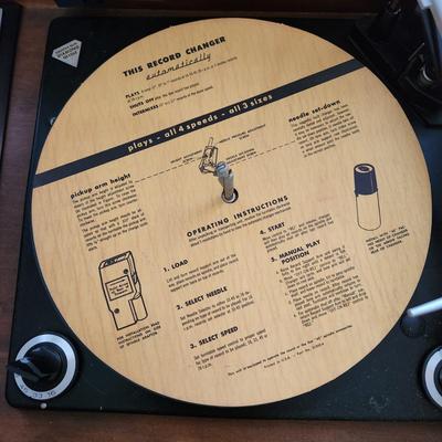 Tonecrest Record Player AM/FM Radio Console Model T4400A