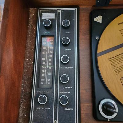 Tonecrest Record Player AM/FM Radio Console Model T4400A