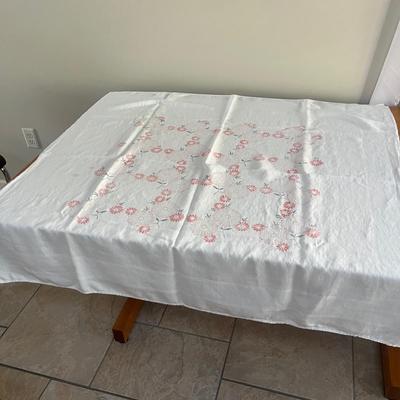 Tablecloths, Linens & More (LR-MG)