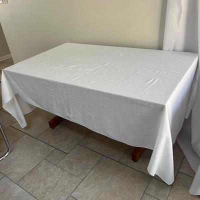 Tablecloths, Linens & More (LR-MG)