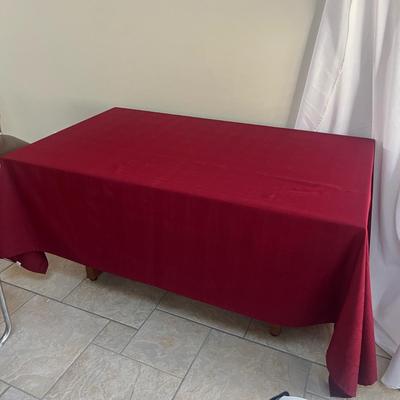 Tablecloths, Linens & More (LR-MG)