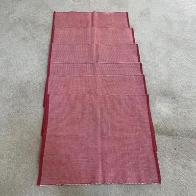 Tablecloths, Linens & More (LR-MG)