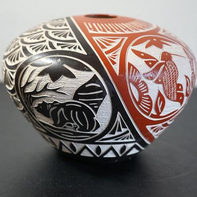 ACOMA Pasquale Laguna New Mexico -Sgraffito Pottery Beaver, Humming BIrd and Bear 6 1/2" pot
