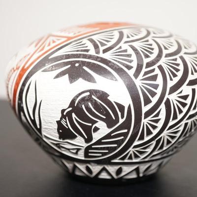 ACOMA Pasquale Laguna New Mexico -Sgraffito Pottery Beaver, Humming BIrd and Bear 6 1/2" pot