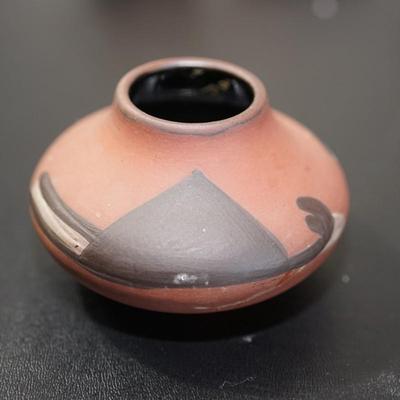 GROUPING FOR FOUR NATIVE AMERICAN POTS/SMALLER SIZE HOPI, NAVAJO SIGNED