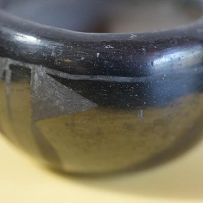 PAIR OF ETCHED BLACK CLAY POTS. 1940-1950'S 4 1/2" & 3"