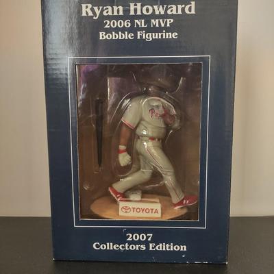LOT 23K: MLB Philadelphia Phillies Bobble Figurines w/ Boxes: Ryan Howard