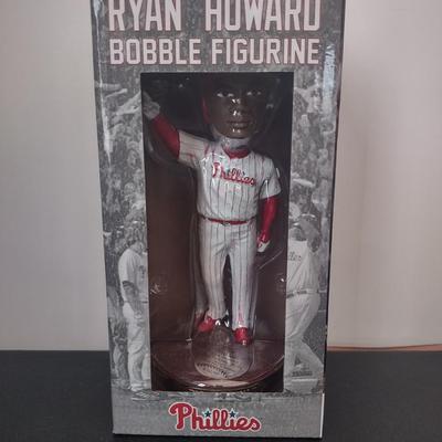 LOT 23K: MLB Philadelphia Phillies Bobble Figurines w/ Boxes: Ryan Howard